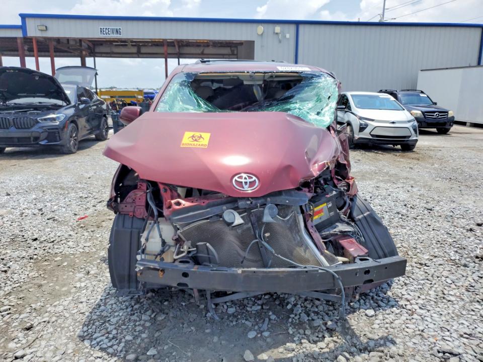 Продажа на аукционе авто 2011 Toyota Sienna, vin: 5TDYK3DC2BS068321, номер лота: 62823016