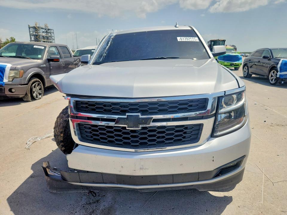 61703586 :رقم المزاد ، 1GNSCAKC5HR353815 vin ، 2017 Chevrolet Tahoe مزاد بيع