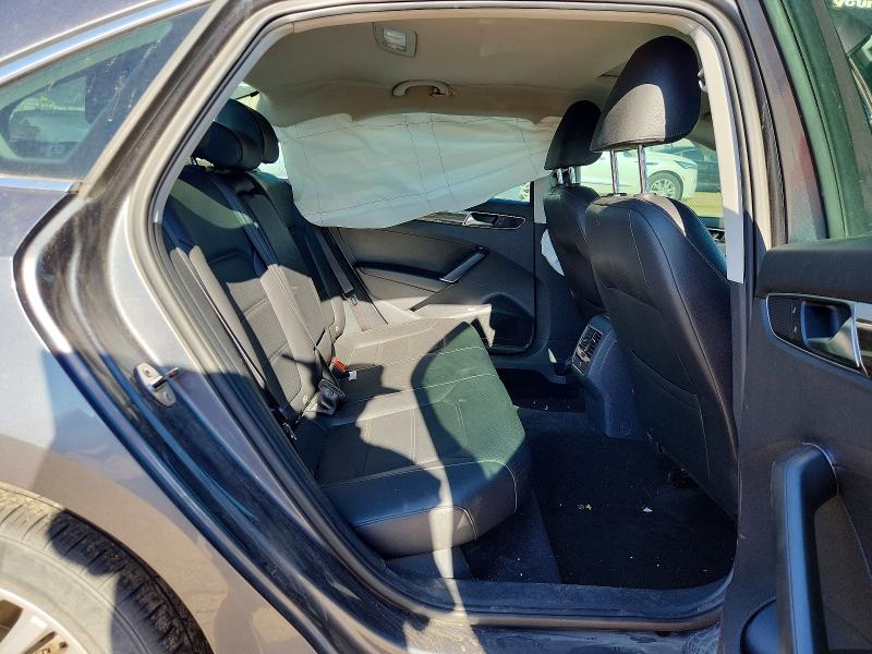 60990066 :رقم المزاد ، 1VWBT7A37HC075772 vin ، 2017 Volkswagen Passat مزاد بيع