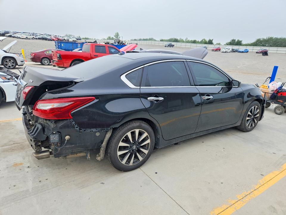 61581556 :رقم المزاد ، 1N4AL3AP1JC240060 vin ، 2018 Nissan Altima مزاد بيع