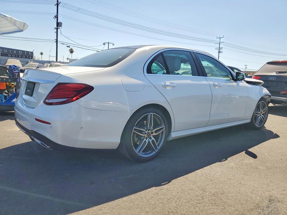 60239586 :رقم المزاد ، WDDZF4JB3JA476337 vin ، 2018 Mercedes-benz E مزاد بيع