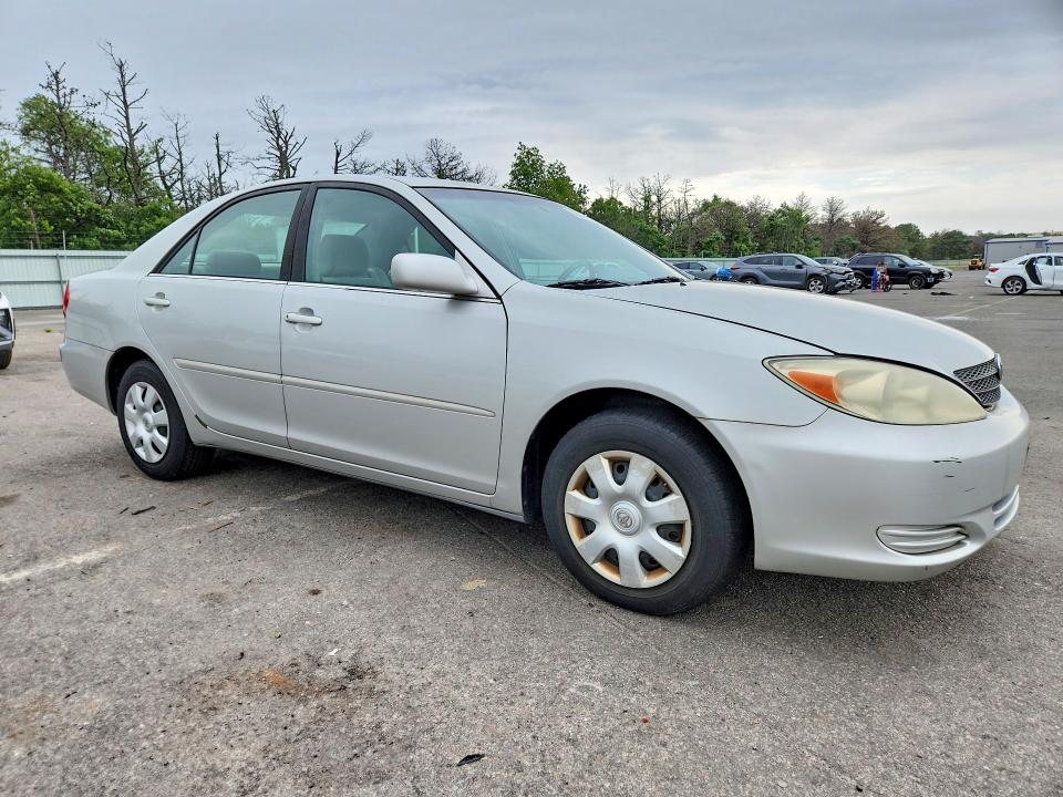 62000596 :رقم المزاد ، 4T1BE32K22U092570 vin ، 2002 Toyota Camry مزاد بيع