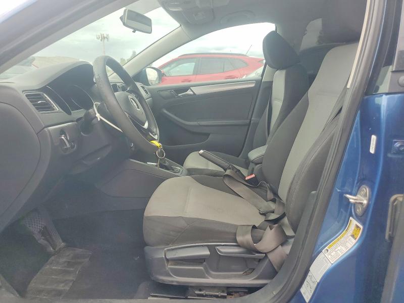 61048166 :رقم المزاد ، 3VW2B7AJ7HM306945 vin ، 2017 Volkswagen Jetta مزاد بيع