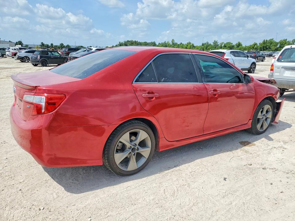 62768526 :رقم المزاد ، 4T1BF1FK2EU819741 vin ، 2014 Toyota Camry مزاد بيع