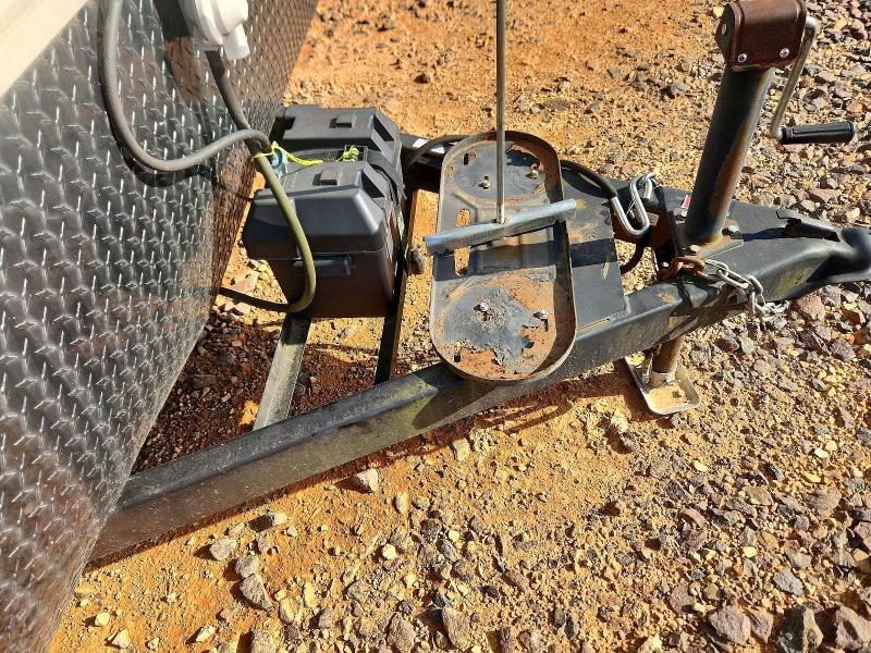 61759156 :رقم المزاد ، 4YDT17512JW242983 vin ، 2018 Keystone Hideout مزاد بيع