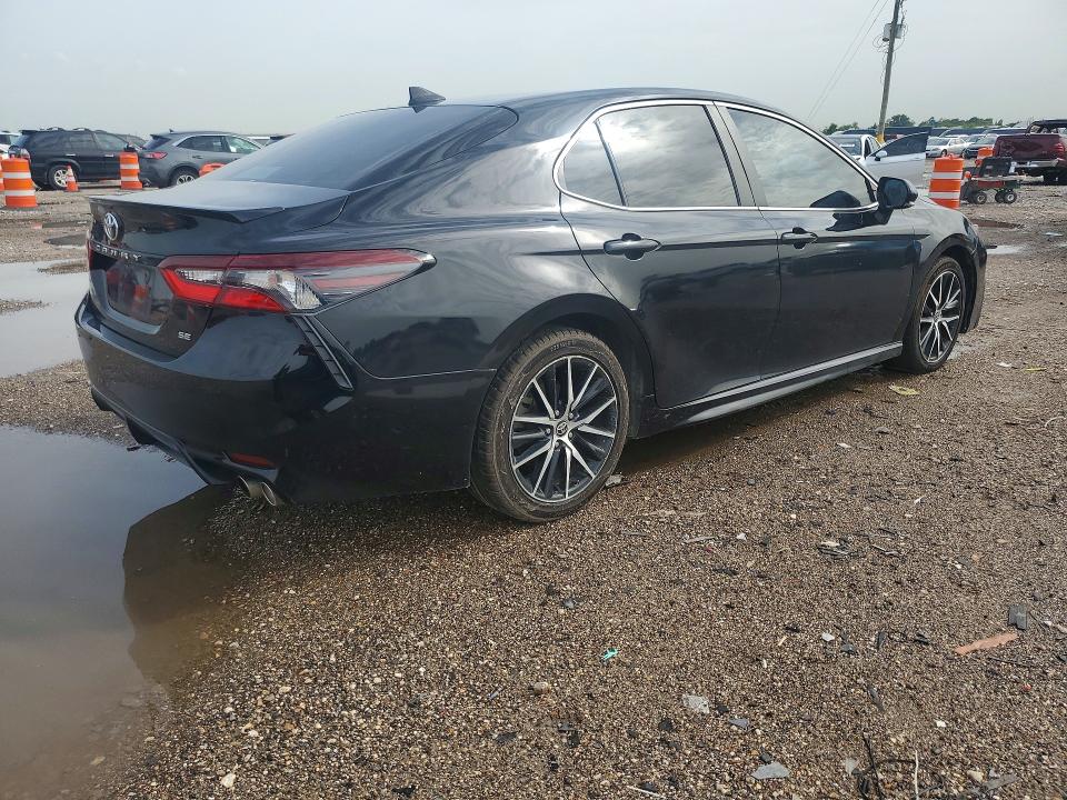 61279656 :رقم المزاد ، 4T1G11AKXNU618651 vin ، 2022 Toyota Camry مزاد بيع