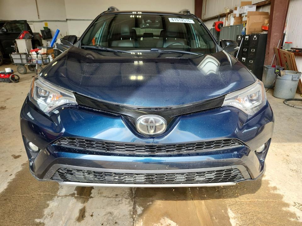 61912516 :رقم المزاد ، 2T3JFREV6JW839420 vin ، 2018 Toyota Rav4 مزاد بيع