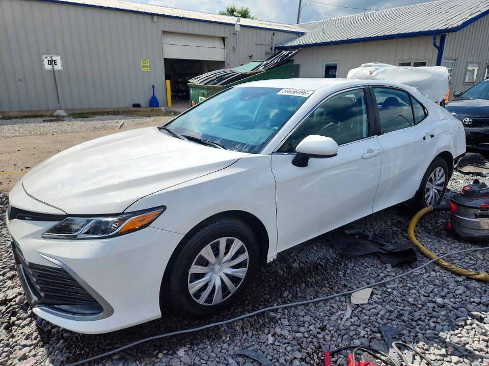 59656496 :رقم المزاد ، 4T1C31AK3NU580396 vin ، 2022 Toyota Camry مزاد بيع