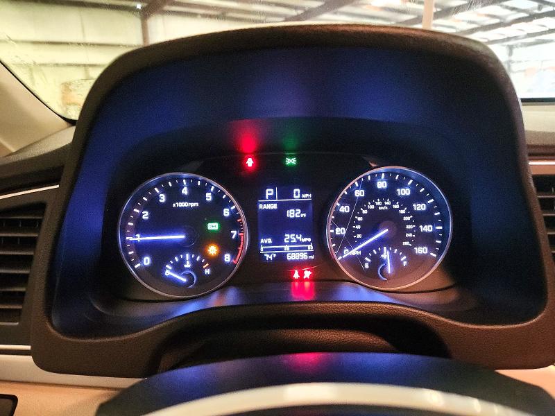 61966266 :رقم المزاد ، 5NPD84LF3HH177559 vin ، 2017 Hyundai Elantra مزاد بيع