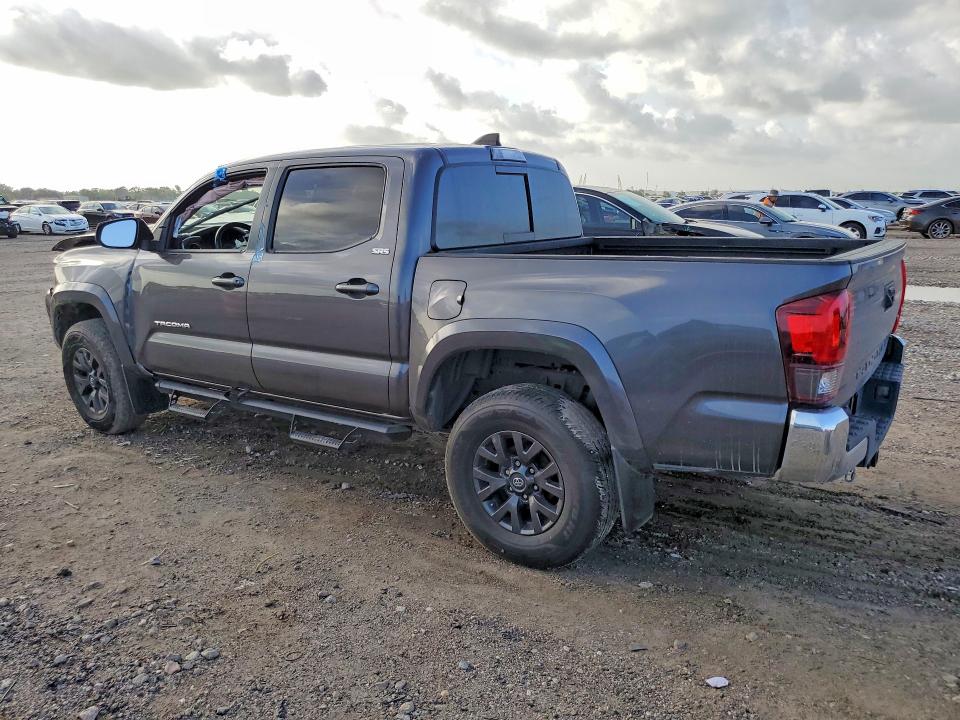 61173876 :رقم المزاد ، 5TFAZ5CN2MX097178 vin ، 2021 Toyota Tacoma مزاد بيع