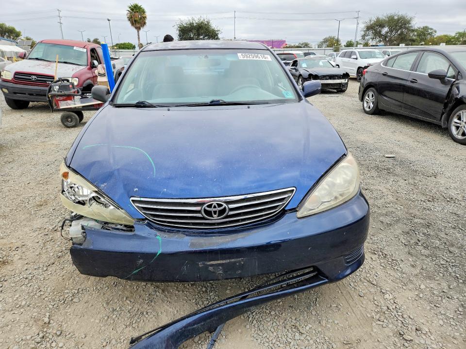 2005 Toyota Camry მანქანა იყიდება აუქციონზე, vin: 4T1BE30KX5U383485, აუქციონის ნომერი: 59259616