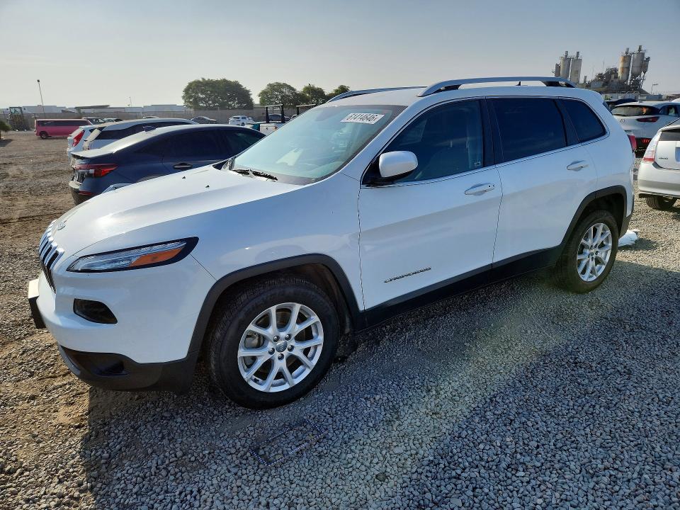 61414646 :رقم المزاد ، 1C4PJLCS4HW623995 vin ، 2017 Jeep Cherokee مزاد بيع