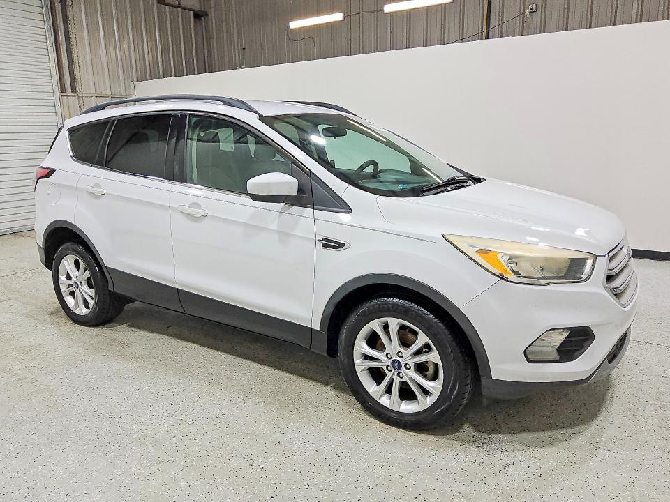 60245426 :رقم المزاد ، 1FMCU0GD2JUA60880 vin ، 2018 Ford Escape مزاد بيع