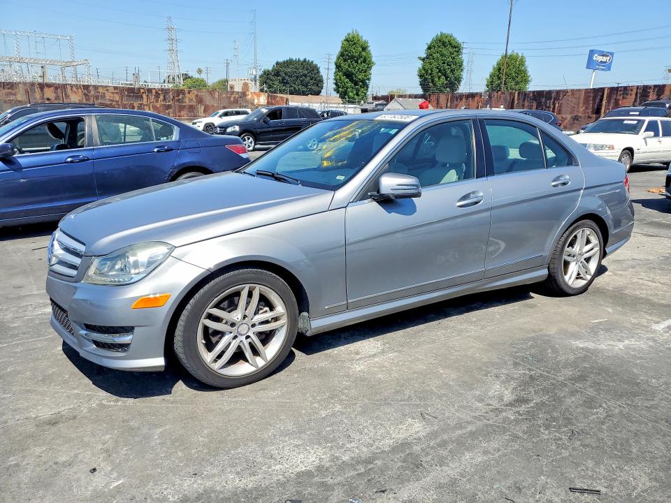 2014 Mercedes-benz C მანქანა იყიდება აუქციონზე, vin: WDDGF4HB0EA965961, აუქციონის ნომერი: 62762506