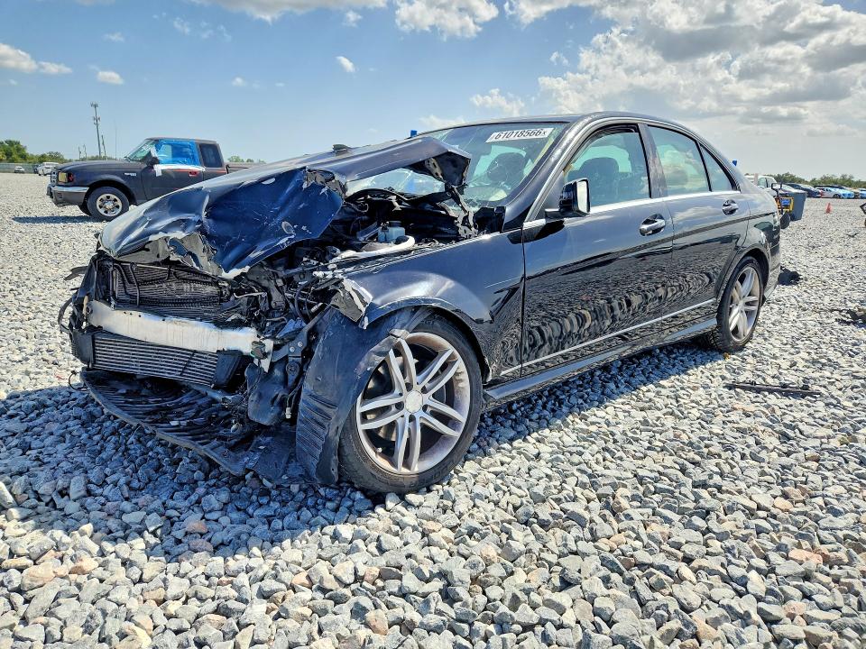 2013 Mercedes-benz C მანქანა იყიდება აუქციონზე, vin: WDDGF4HBXDG101799, აუქციონის ნომერი: 61018566