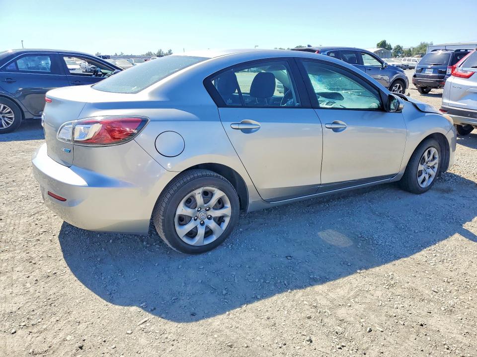 61629606 :رقم المزاد ، JM1BL1U79D1760747 vin ، 2013 Mazda 3 مزاد بيع
