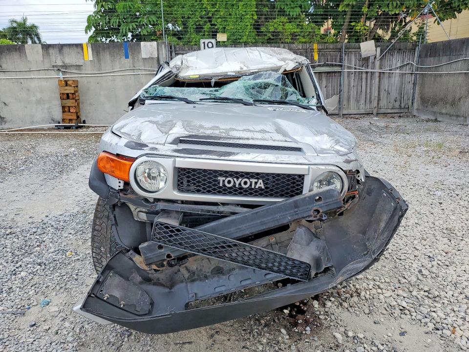 59588456 :رقم المزاد ، JTEBU11F970008013 vin ، 2007 Toyota Fj Cruiser مزاد بيع
