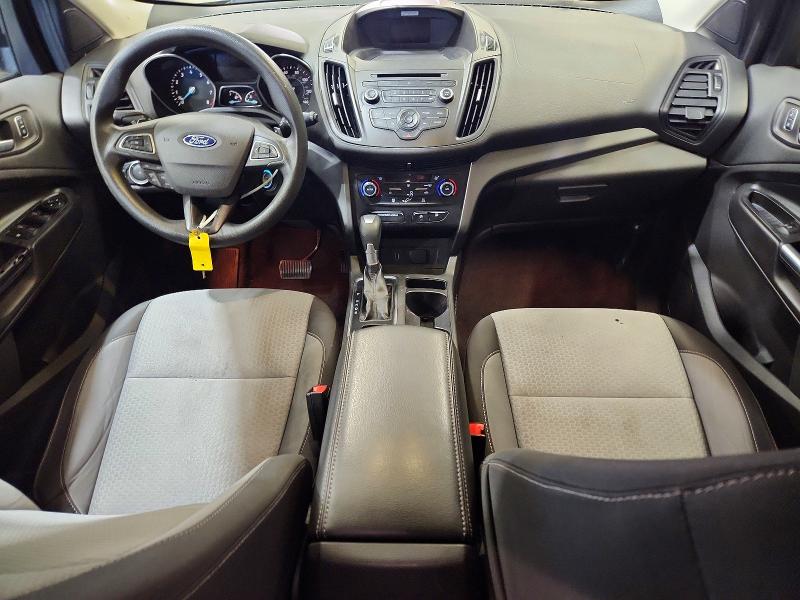 62443486 :رقم المزاد ، 1FMCU0GD5HUD71682 vin ، 2017 Ford Escape مزاد بيع
