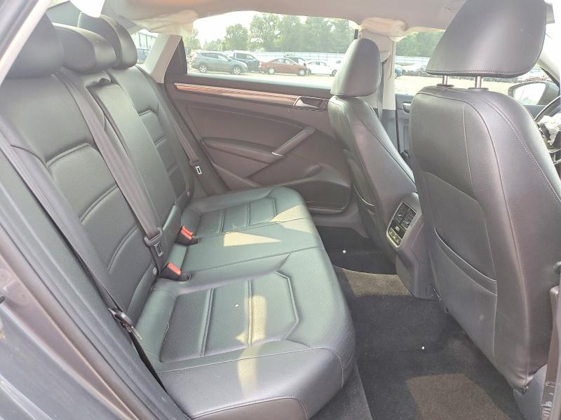61442276 :رقم المزاد ، 1VWGT7A35HC081267 vin ، 2017 Volkswagen Passat مزاد بيع
