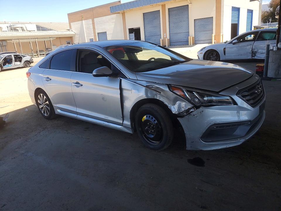 60205146 :رقم المزاد ، 5NPE34AF1FH102975 vin ، 2015 Hyundai Sonata مزاد بيع