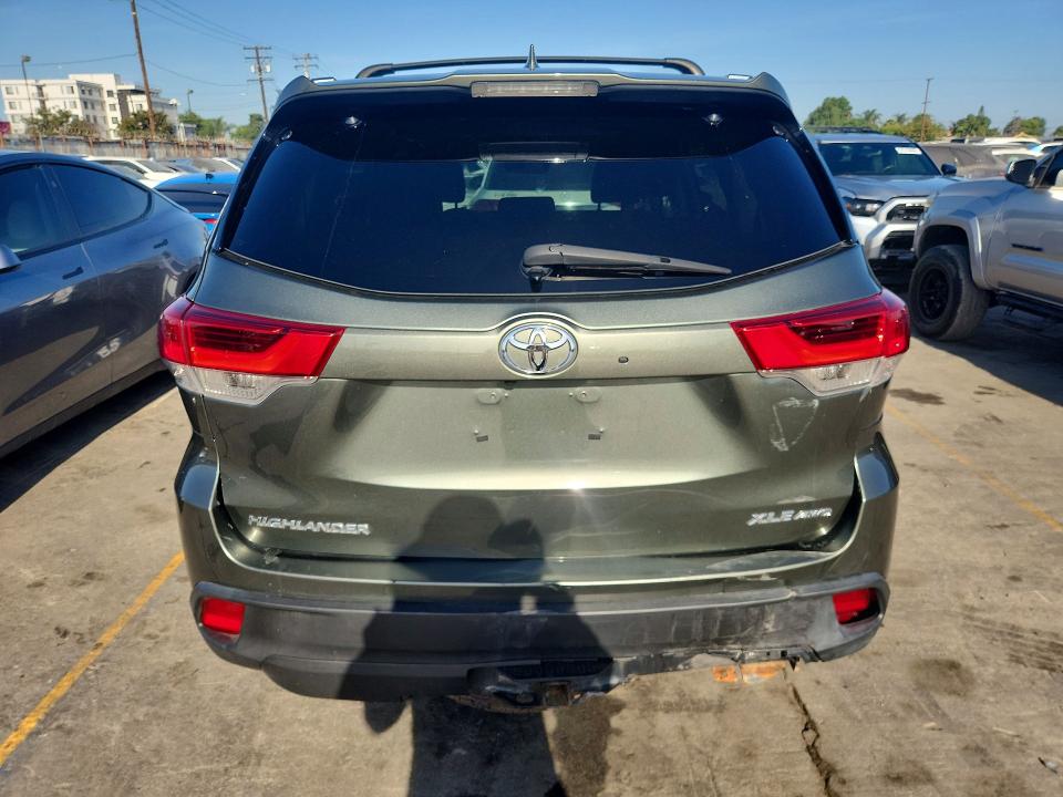 62607866 :رقم المزاد ، 5TDJZRFH3KS940661 vin ، 2019 Toyota Highlander مزاد بيع