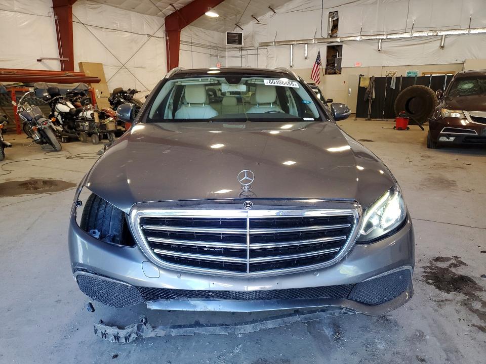 60406486 :رقم المزاد ، WDDZH6GB4JA475324 vin ، 2018 Mercedes-benz E مزاد بيع