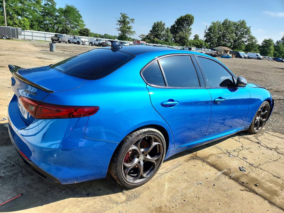63433736 :رقم المزاد ، ZARFAMBN5K7611956 vin ، 2019 Alfa Romeo Giulia مزاد بيع