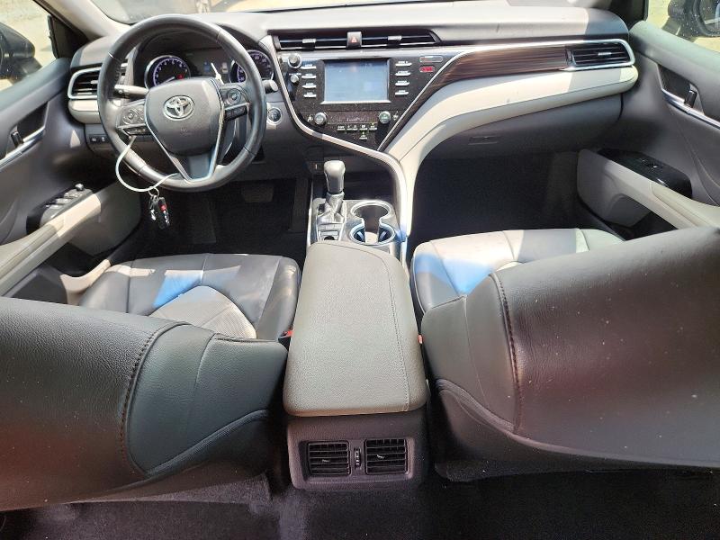 62050286 :رقم المزاد ، 4T1B11HK1JU517802 vin ، 2018 Toyota Camry مزاد بيع