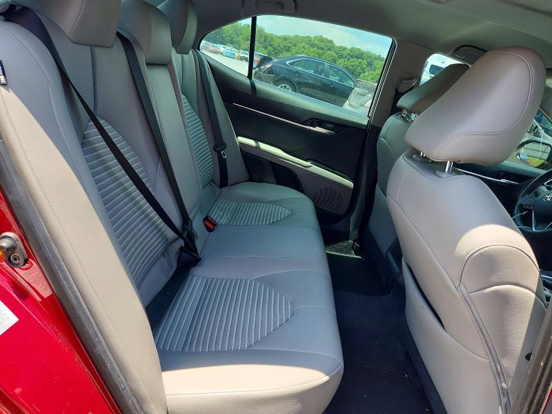 59770716 :رقم المزاد ، 4T1B11HK4JU552107 vin ، 2018 Toyota Camry مزاد بيع