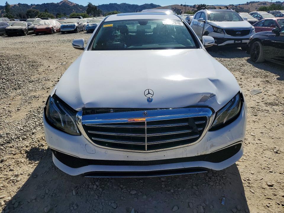 62067916 :رقم المزاد ، WDDZF4JB3JA342170 vin ، 2018 Mercedes-benz E مزاد بيع