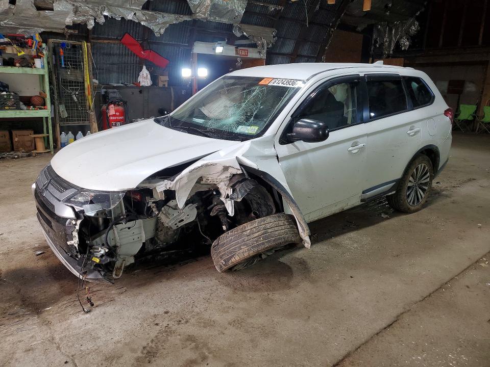 61243936 :رقم المزاد ، JA4AZ3A34LZ014496 vin ، 2020 Mitsubishi Outlander مزاد بيع