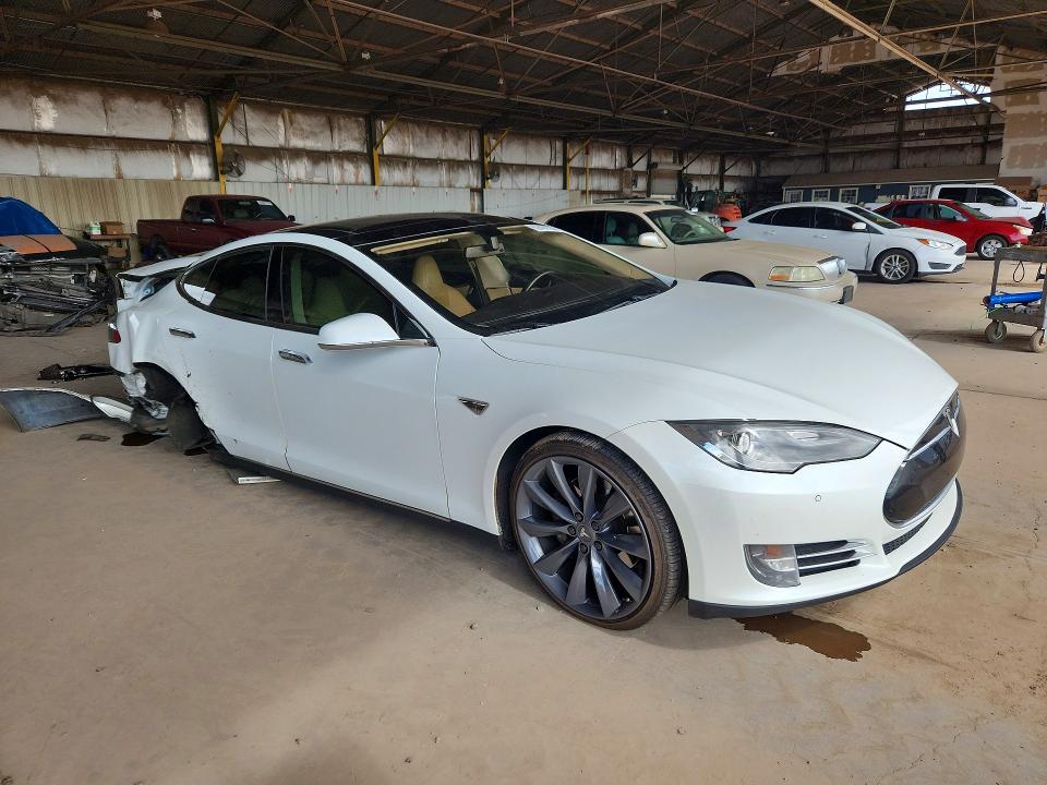 62457556 :رقم المزاد ، 5YJSA1H15EFP38376 vin ، 2014 Tesla Model S مزاد بيع
