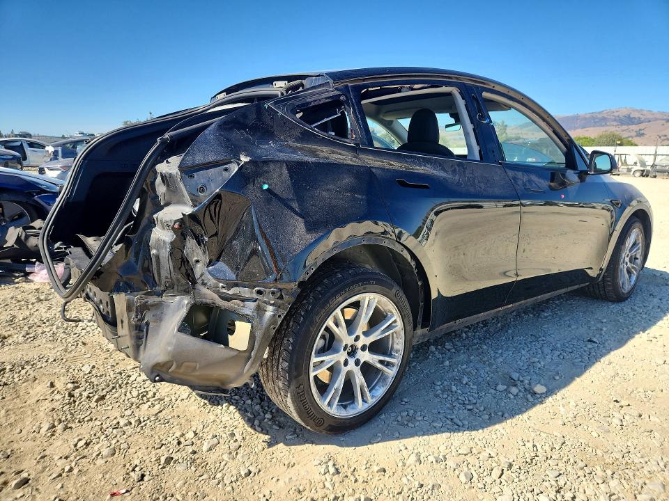 61751886 :رقم المزاد ، 7SAYGDEE7NF395171 vin ، 2022 Tesla Model Y مزاد بيع