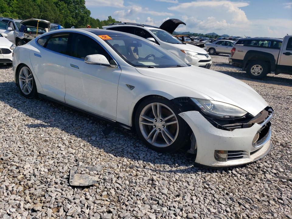 60928856 :رقم المزاد ، 5YJSA1DP7DFP06103 vin ، 2013 Tesla Model S مزاد بيع