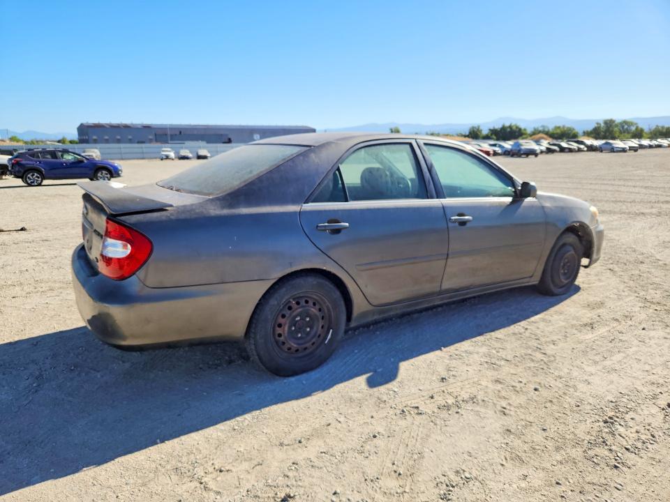 62707186 :رقم المزاد ، JTDBF30KX20026098 vin ، 2002 Toyota Camry مزاد بيع