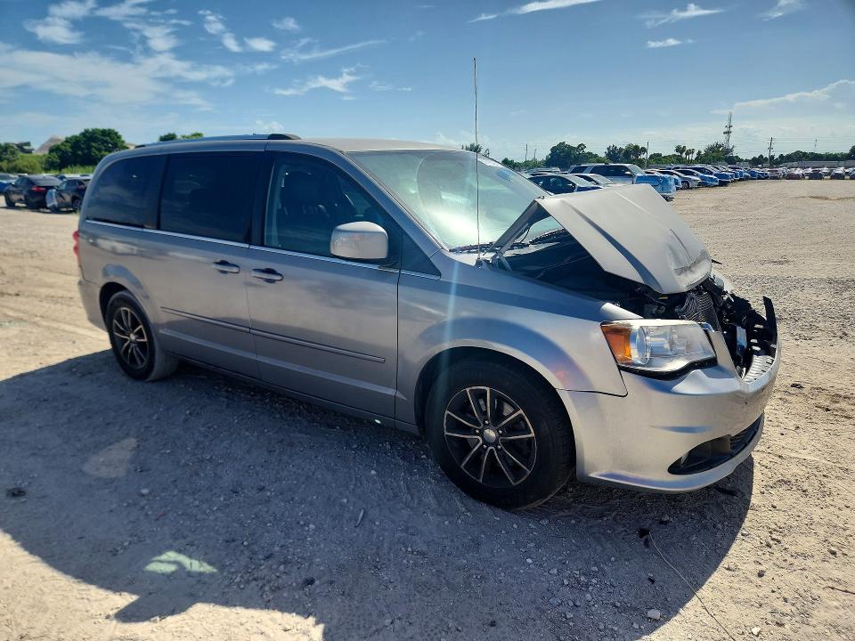 61976226 :رقم المزاد ، 2C4RDGCG6HR585942 vin ، 2017 Dodge Grand Caravan مزاد بيع