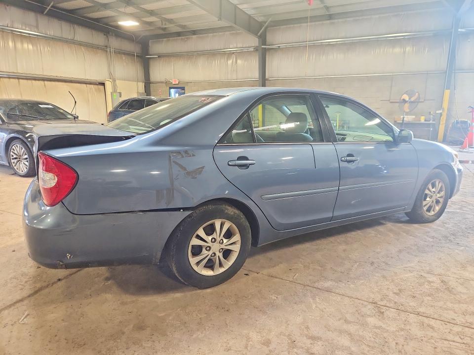 60503226 :رقم المزاد ، 4T1BF32KX4U587907 vin ، 2004 Toyota Camry مزاد بيع