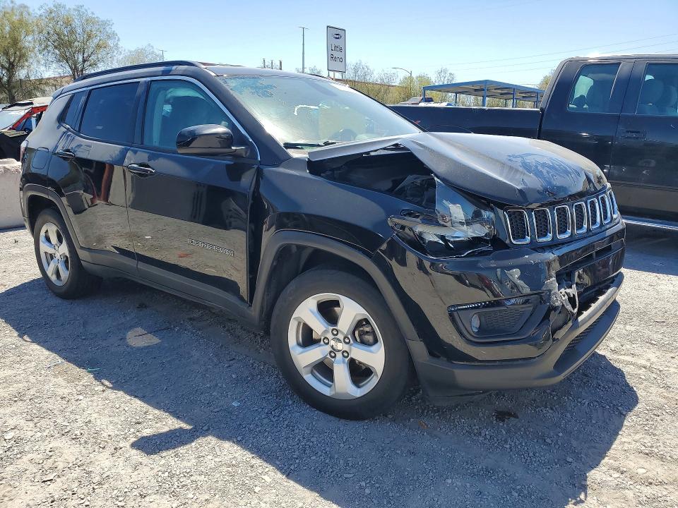 63142746 :رقم المزاد ، 3C4NJCBB5JT411594 vin ، 2018 Jeep Compass مزاد بيع