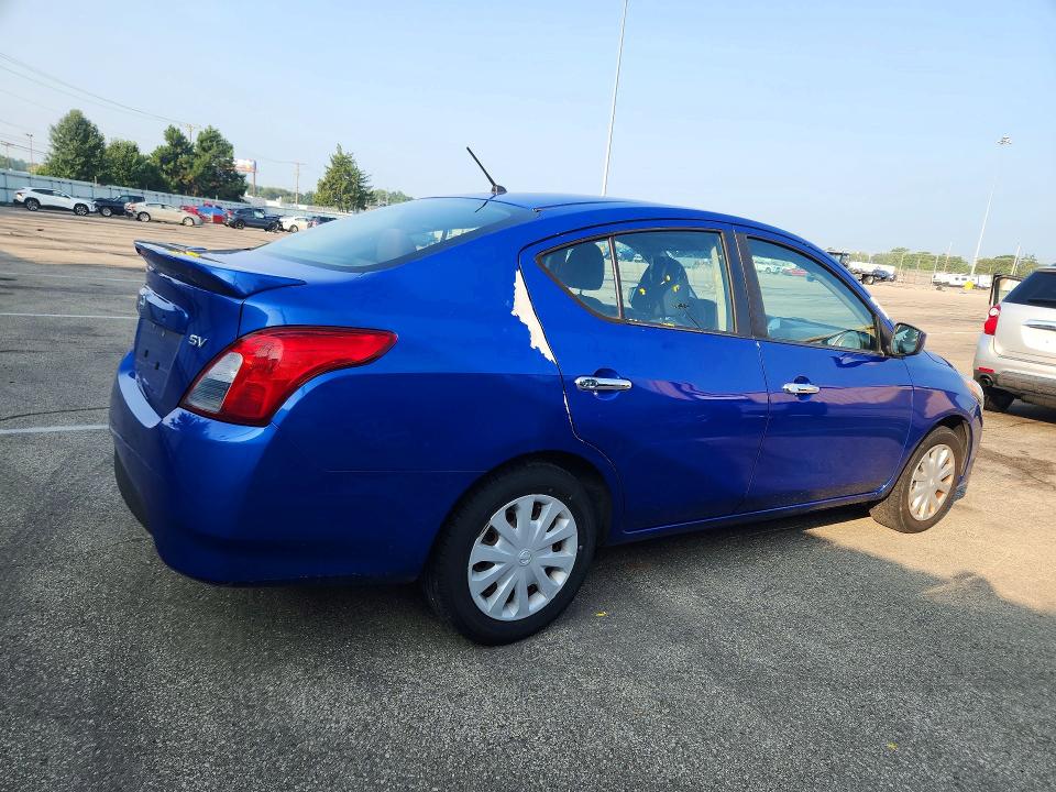 61777946 :رقم المزاد ، 3N1CN7AP8HL801750 vin ، 2017 Nissan Versa مزاد بيع