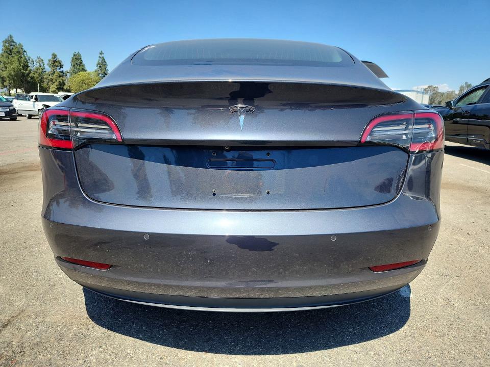62113276 :رقم المزاد ، 5YJ3E1EA6JF077741 vin ، 2018 Tesla Model 3 مزاد بيع