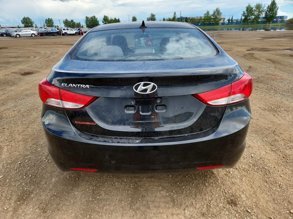 2013 Hyundai Elantra მანქანა იყიდება აუქციონზე, vin: 5NPDH4AE7DH215640, აუქციონის ნომერი: 85460815