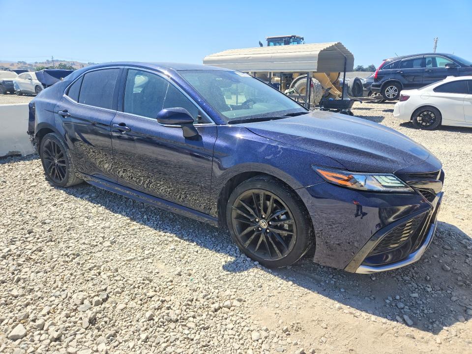 61421016 :رقم المزاد ، 4T1K61AK0NU700562 vin ، 2022 Toyota Camry مزاد بيع