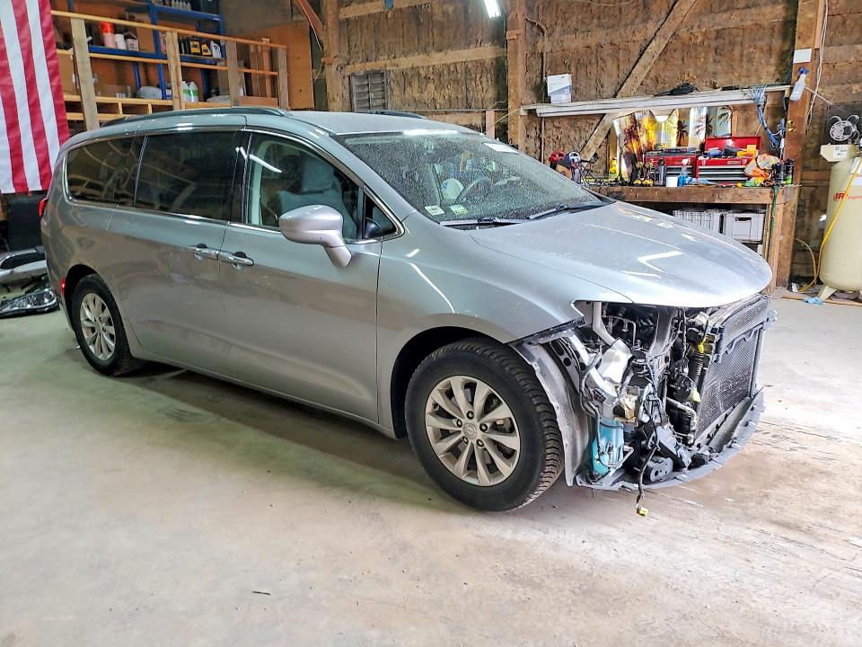 61870996 :رقم المزاد ، 2C4RC1FG5JR113278 vin ، 2018 Chrysler Pacifica مزاد بيع