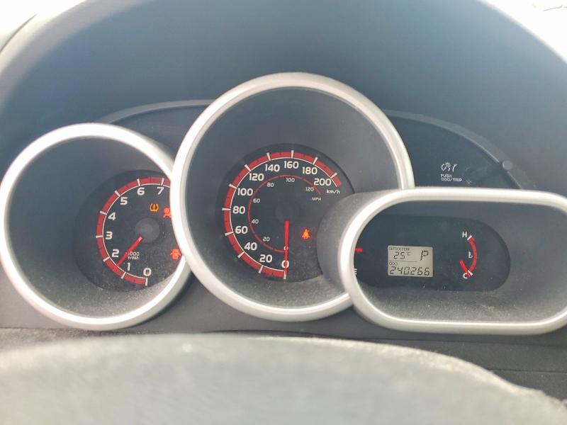 60740176 :رقم المزاد ، 2T1KU4EEXBC710251 vin ، 2011 Toyota Matrix مزاد بيع