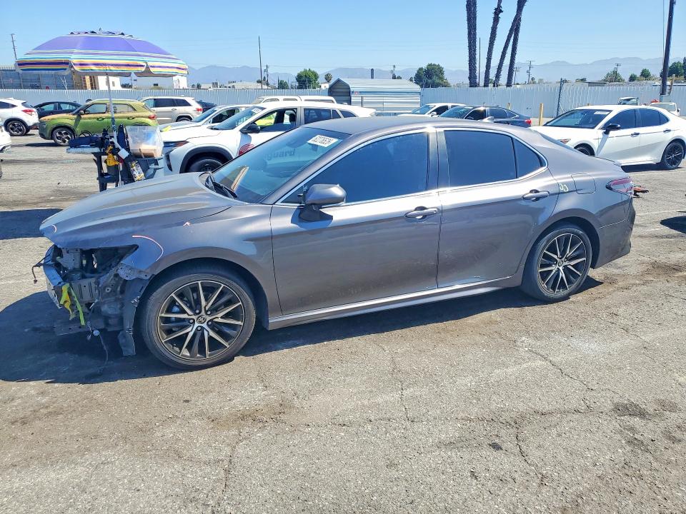62276526 :رقم المزاد ، 4T1G11AKXPU746584 vin ، 2023 Toyota Camry مزاد بيع
