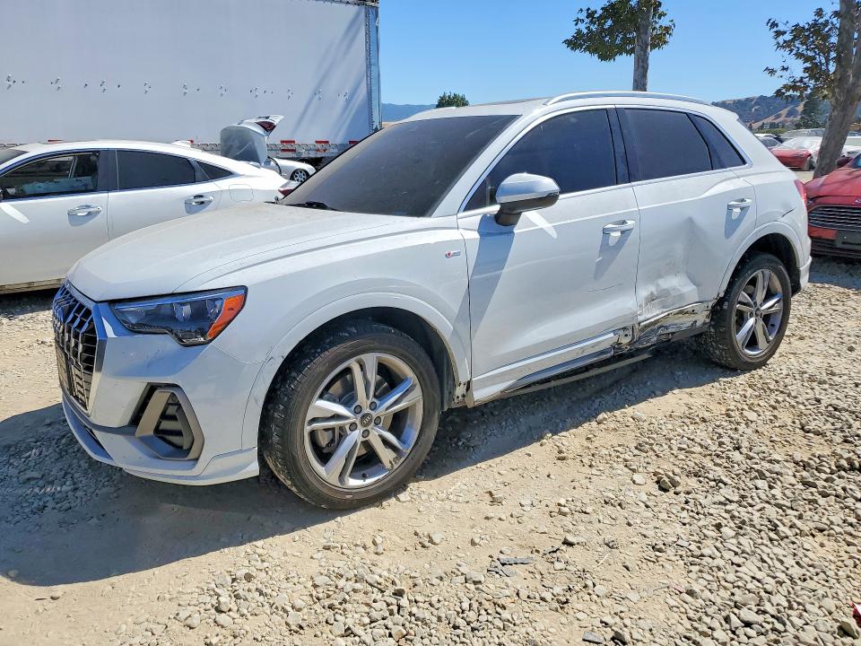 60442206 :رقم المزاد ، WA1DECF36M1030054 vin ، 2021 Audi Q3 مزاد بيع