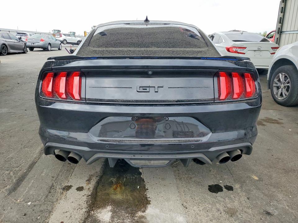 60512066 :رقم المزاد ، 1FA6P8CF4M5137915 vin ، 2021 Ford Mustang مزاد بيع