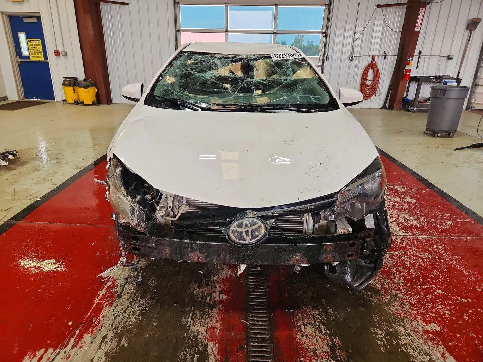 62213846 :رقم المزاد ، 5YFBURHE0JP790165 vin ، 2018 Toyota Corolla مزاد بيع