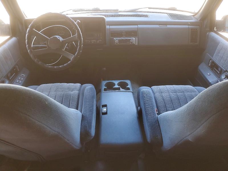 1992 Chevrolet Suburban მანქანა იყიდება აუქციონზე, vin: 1GNFK16K5NJ322905, აუქციონის ნომერი: 59865816