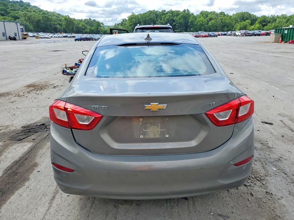 62925116 :رقم المزاد ، 1G1BE5SM0H7194497 vin ، 2017 Chevrolet Cruze مزاد بيع